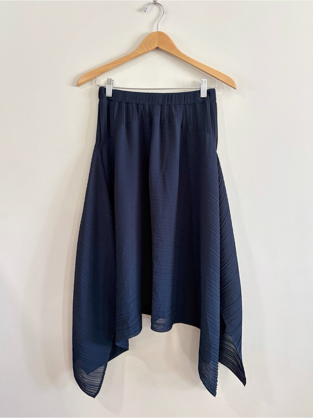 Club Monaco Navy Asymmetrical Sheer Flowy Skirt Lined Women 00 Quiet Luxury